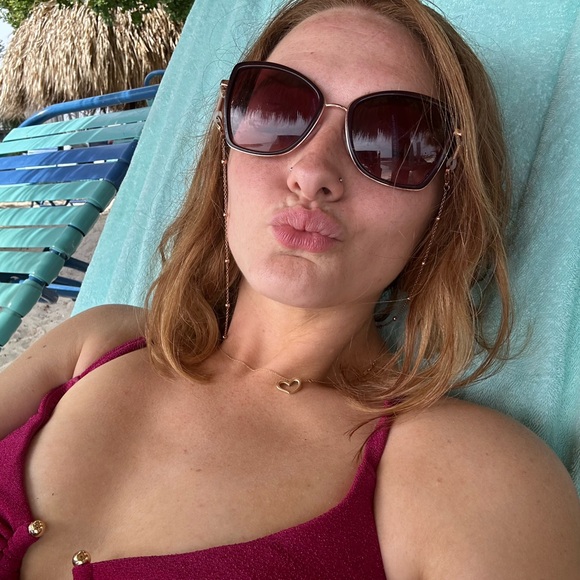 Meet your Posher, Bree - Picture 1 of 5